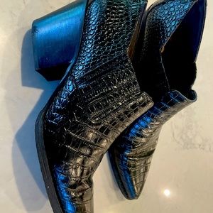 Low rise cowboy boots